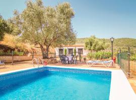 Awesome Home In Villanueva Del Rey With 4 Bedrooms And Outdoor Swimming Pool，位于Villanueva del Rey Córdoba的乡村别墅