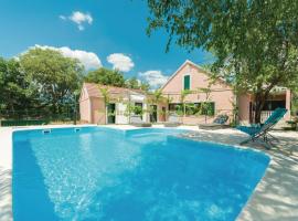 Beautiful Home In Trbounje With Outdoor Swimming Pool，位于Trbounje的酒店