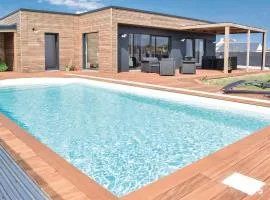 Gorgeous Home In Créances With Wifi