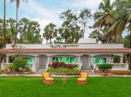 StayVista's Villa Bharat - Beachfront serenity with A spacious lawn，位于孟买的乡村别墅