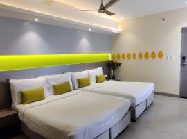 ZIBE Hyderabad by GRT Hotels，位于海得拉巴的酒店