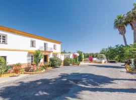 6 Bedroom Beautiful Home In Huelva，位于韦尔瓦的豪华酒店