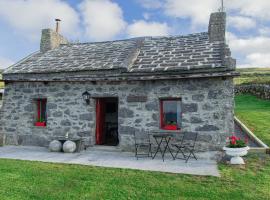 1844 Seascape Cottage Is located on the Wild Atlantic Way，位于Fanore的别墅