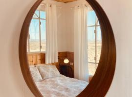 内格夫托比纳沙漠旅馆，位于‘Ezuz的酒店