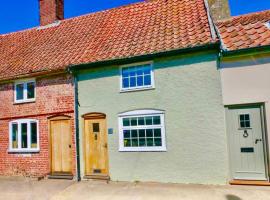 Romantic* Castle on the Hill Cottage *Framlingham，位于法拉姆灵厄姆的酒店