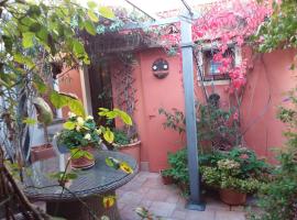 Langhe studio flat，位于Mango的酒店