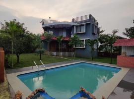 Karjat - 3 BHK Private Bungalow with Private Pool & Garden，位于卡尔贾特卡尔贾特火车站附近的酒店