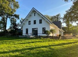 't Huis van de Buren - Drie unieke boerderijkamers in Lutten，位于Lutten斯拉哈伦游乐园附近的酒店