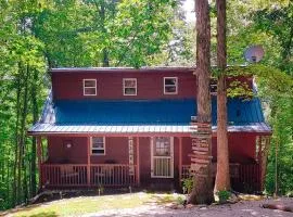 Trailseeker Cabin w King Bed Hot Tub at Red River Gorge Natural Bridge