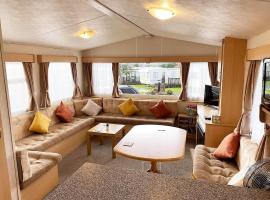 Devon Barnstaple Self Catering Accommodation Tarka Holiday Park, A14 Free Wi-Fi Spacious Tarka Holiday Park sleeps 5 Pets allowed Static Caravan home Devon EX31 4AU just 6 miles from Saunton Sands，位于巴恩斯特珀尔的酒店