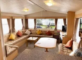 Devon Barnstaple Self Catering Accommodation Tarka Holiday Park, A14 Free Wi-Fi Spacious Tarka Holiday Park sleeps 5 Pets allowed Static Caravan home Devon EX31 4AU just 6 miles from Saunton Sands