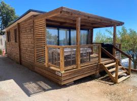 Mobil home Chalet 35 m2 camping l ile d or Saint-raphael，位于圣拉斐尔的酒店