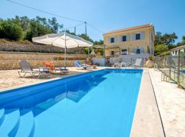 Villa Constadina Large Private Pool AC WiFi，位于Mastorátika的酒店