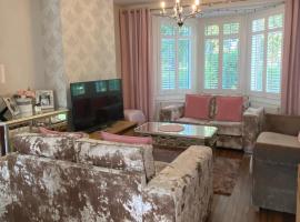 Ideal for COP26 - Stunning 3 Bed, 2 Bathroom (10min from SECC)，位于Govan的酒店