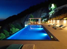 Okeanos Luxury Villas - Resort，位于雅莎尼奥埃格兰诺海滩附近的酒店