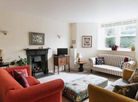 SUNNYSIDE APARTMENT - Spacious 2 Bedroom Ground Floor with Free Parking In Kendal, Cumbria，位于肯德尔肯德尔城堡附近的酒店