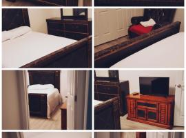 A beautiful queen bedroom，位于奥兰多的旅馆