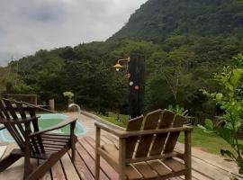 Serra Mar à beira rio , rafting, suites, lofts, e Casas，位于卡西米鲁-迪阿布雷乌的带停车场的酒店