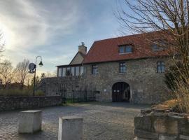 Huszárvár Hotel Kastélyszálló，位于赛伦奇的酒店