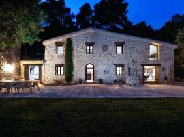 Masia Ventanell Luxury villa near Barcelona，位于La Llacuna的乡间豪华旅馆