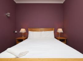 Traditional, Comfortable and Friendly Hotel，位于贝辛斯托克的酒店