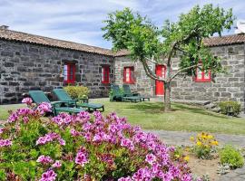 Holiday homes in Lomba da Fazenda S o Miguel Azores，位于圣若热的乡村别墅