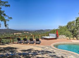 Luxe Auburn Hideaway with Tennis Court and Views!，位于欧本的酒店