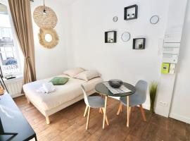 Napoléon Gare n2 Studio Lumineux ByLocly，位于蓬蒂维的酒店