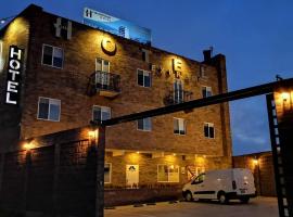 HOTEL 9 MANANTIALES EXPRESS，位于奇格纳瓦潘的酒店