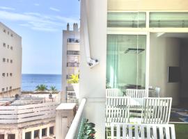 Luxurious 2 Bedrooms Apartment, 30 meter from beach，位于尼斯Musee d'Art et d'Histoire Palais Massena附近的酒店