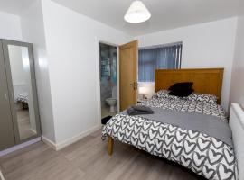 Comfortable stay in Shirley, Solihull - Room 1，位于伯明翰的酒店