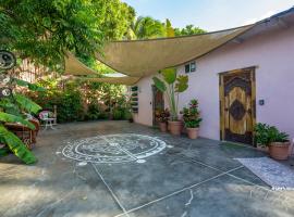 My Sisters House - Female only，位于萨尤利塔的宠物友好酒店