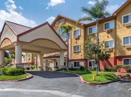 Comfort Suites Near Six Flags Magic Mountain，位于Stevenson Ranch迈斯特大学附近的酒店