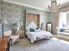 Leonardslee House at Leonardslee Lakes & Gardens，位于霍舍姆的酒店