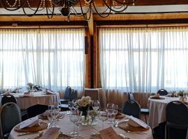 Hotel Spa Puerta Vadinia，位于西斯铁尔纳的酒店
