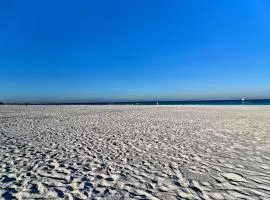 Coastal Sea Side Townhome - Walk to Beach!