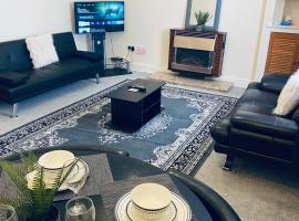 Largs Holiday Apartment，位于拉格斯的酒店