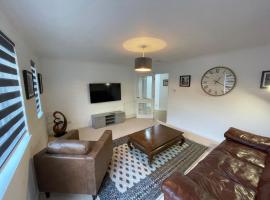 Lesmurdie Court, Serviced Accommodation Moray，位于埃尔金的酒店