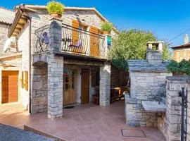 2 Bedroom Cozy Home In Zminj