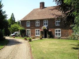 Molland Manor House Self catering (10 bedrooms 9 bathrooms)，位于桑德维奇的酒店