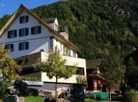 Hotel Vallatscha，位于Curaglia的酒店