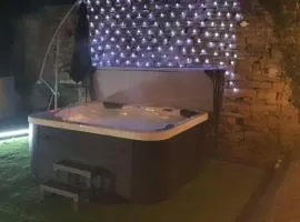 Honeybee Cottage, with a log fire & a hot tub.