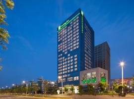 南京翠屏新港假日酒店，位于南京栖霞山风景区附近的酒店