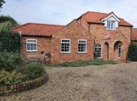 willow tree farm cottage with BBQ hut