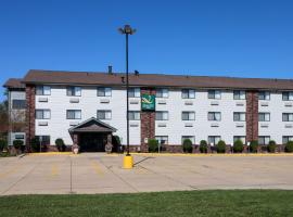 Quality Inn & Suites Bloomington I-55 and I-74，位于布卢明顿的酒店