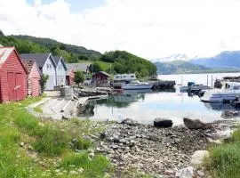 Holiday Home Rorbu by Interhome