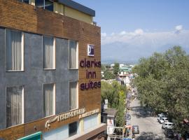 Hotel Clarks Inn Suites Kangra，位于康格拉Kangra Airport - DHM附近的酒店