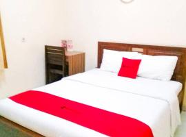 RedDoorz Syariah @ Raya Ponorogo，位于Siman的酒店