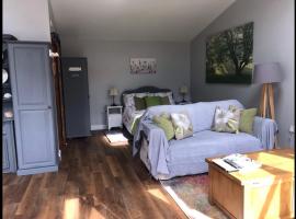 Hillview Lodge，位于Chittoe的酒店