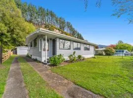 Gosling Cottage - Tūrangi Holiday Home